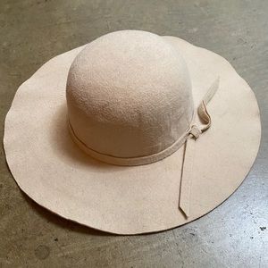Cream floppy hat with tie detail
